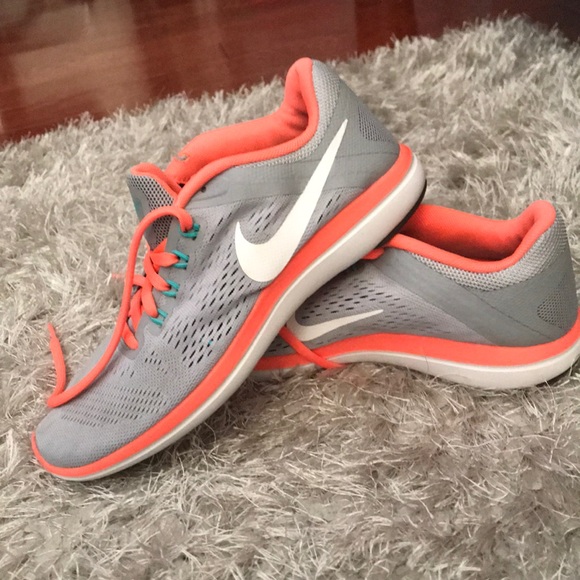 Nike Shoes - Picture 1 of 5